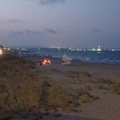 Městská pláž v městě Burgas večer.