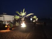 Městská pláž v městě Burgas večer.