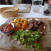 Oběd v jedné restauraci v městě Burgasu.