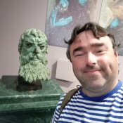 Jeden z nalezených artefaktů vystaveny v archeologickéím muzeu v Kazanlaku.