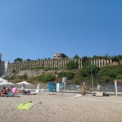 Vojenský bunkr nad pláží kousek od centra Obzoru.