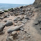 Místo s kamennými koulemi mezi plážemi směrem na Nesebar kousek od centra Obzoru.