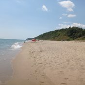 Prakticky liduprázdná pláž několik kilometrů od centra Obzoru.