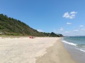 Prakticky liduprázdná pláž několik kilometrů od centra Obzoru.