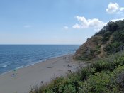 Pohled na pláž od stanů.