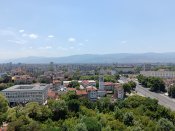 Pohled na Plovdiv z jednoho z kopců v centru města.