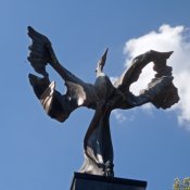 Památník v centru města, detail.