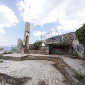 Menší urbex na útesu nad hotelem, opuštěna stavba z výhledem na širé moře v Galata.