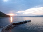 Podvečer u hotelu pod útesem v Galata.