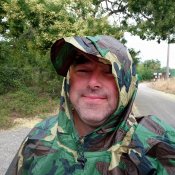 Druhý den mého pobytu v Galata pršelo, takže jsem vyrazil standardně s pláštěnkou. Strážnici z místím malé vojenské osádky, hlídající telekomunikační zařízení, trochu divně koukali :-D