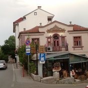 Jedna z restaurací ve Veliko Tarnovo.
