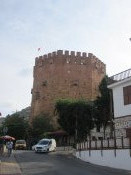 Červená věž v přístavu.