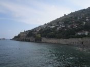 Středověké přístaviště pod hradem na poloostrově v Alanya.