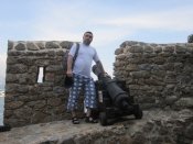 Pobřežní opevnění pod hradem na poloostrově v Alanya.