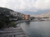 Pobřežní opevnění pod hradem na poloostrově v Alanya.