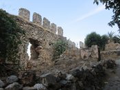 Pobřežní opevnění pod hradem na poloostrově v Alanya.