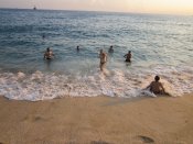 Kleopatřina písčitá pláž u poloostrova v Alanya.