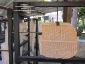 Artefakty v archeologickém muzeu v Alanya.