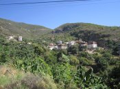 Cesta od kostela svatého Jiří zpět dolu do města Alanya.