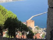 Pohled na přístav z vrcholu poloostrova v městě Alanya.