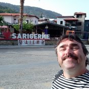 V centru vesnice Sarigerme.